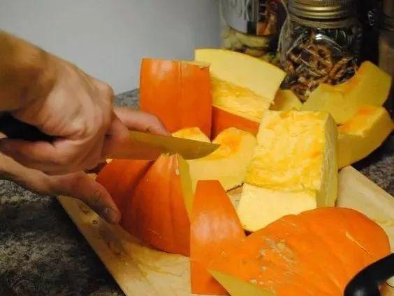 經常吃南瓜好處多，但醫生卻提醒，加這3種食物要小心！