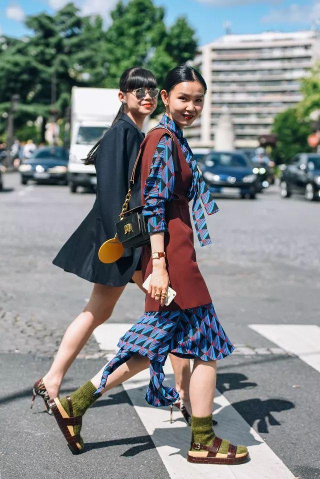 裙子+裙子=入夏“王炸”搭配,誰穿都時髦!