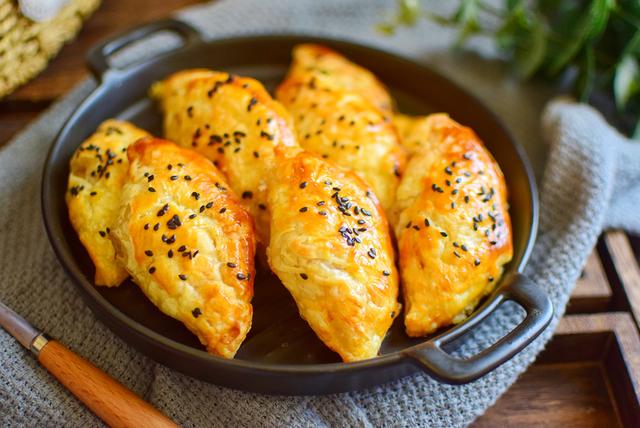 孩子早餐沒胃口，巧用香蕉做早點，酥脆香甜，吃飽元氣滿滿去上學