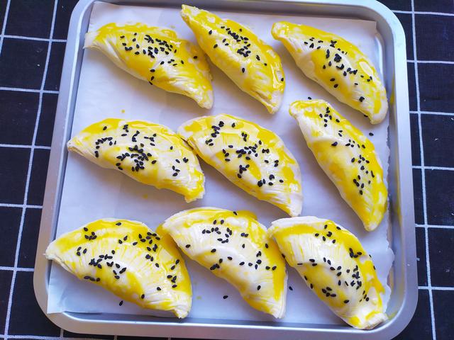 孩子早餐沒胃口，巧用香蕉做早點，酥脆香甜，吃飽元氣滿滿去上學