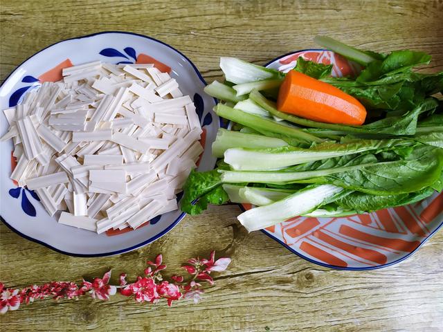 掛麵新吃法，沒等出鍋，孩子就饞到流口水，三口兩口吃掉一大碗
