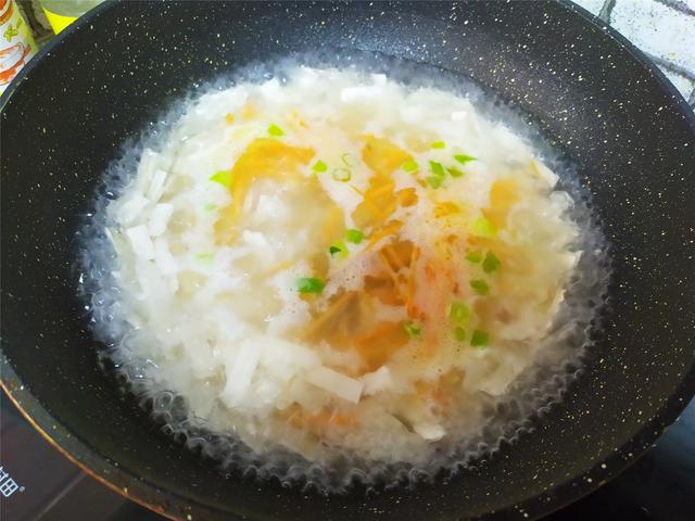 掛麵新吃法，沒等出鍋，孩子就饞到流口水，三口兩口吃掉一大碗