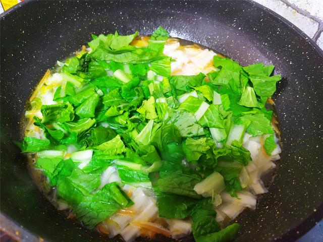 掛麵新吃法，沒等出鍋，孩子就饞到流口水，三口兩口吃掉一大碗