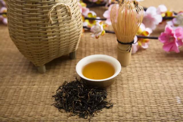 茶為誰清，酒為誰醉？ 緣分二字而已