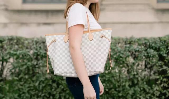 夏天來了,托特包大對比| 最火的4款大牌Totes，究竟該買哪一款？