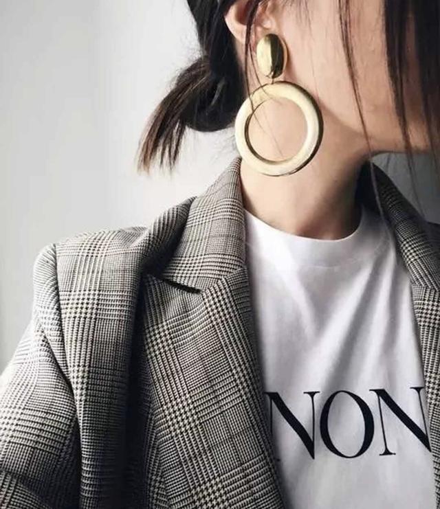 想要成為街上最靚的崽？ 衣品不夠飾品來湊，你的耳環可以再誇張點