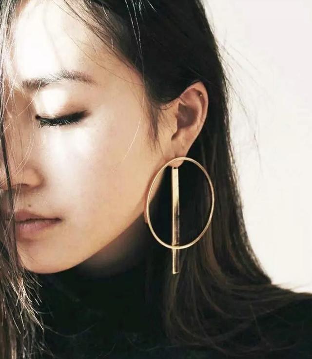 想要成為街上最靚的崽？ 衣品不夠飾品來湊，你的耳環可以再誇張點