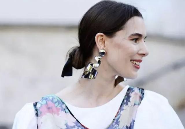 想要成為街上最靚的崽？ 衣品不夠飾品來湊，你的耳環可以再誇張點