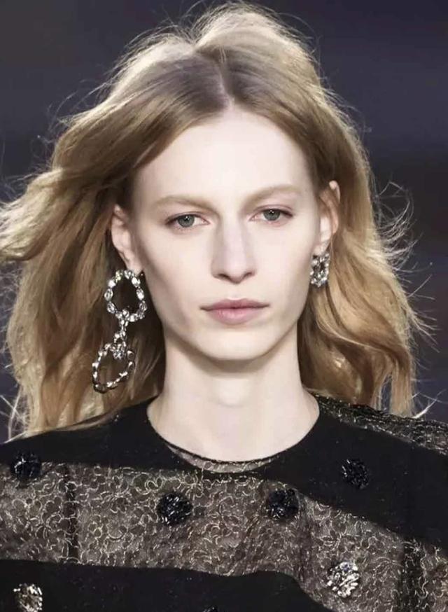 想要成為街上最靚的崽？ 衣品不夠飾品來湊，你的耳環可以再誇張點