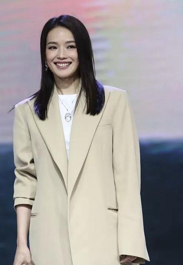 想要成為街上最靚的崽？ 衣品不夠飾品來湊，你的耳環可以再誇張點