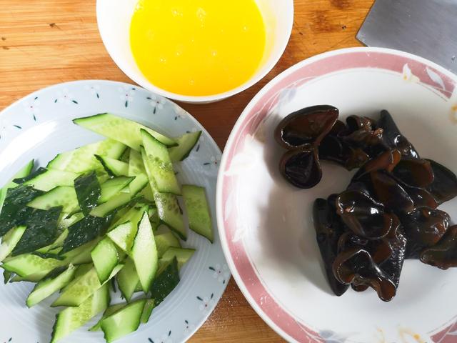 炒木耳時“劈裡啪啦”，只需一個小竅門，輕鬆解決，香嫩又好吃