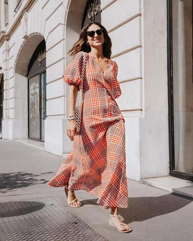 誰說茶歇裙難駕馭！ 這些博主們根本離不開它，搭配穆勒鞋清新雅緻