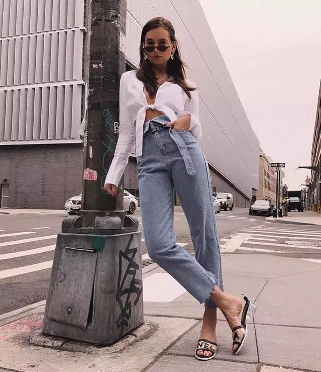 上衣就是要越短越好！ 短上衣+牛仔+半裙=時髦又減齡！