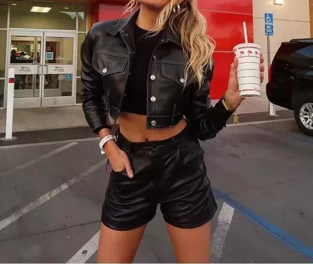 上衣就是要越短越好！ 短上衣+牛仔+半裙=時髦又減齡！