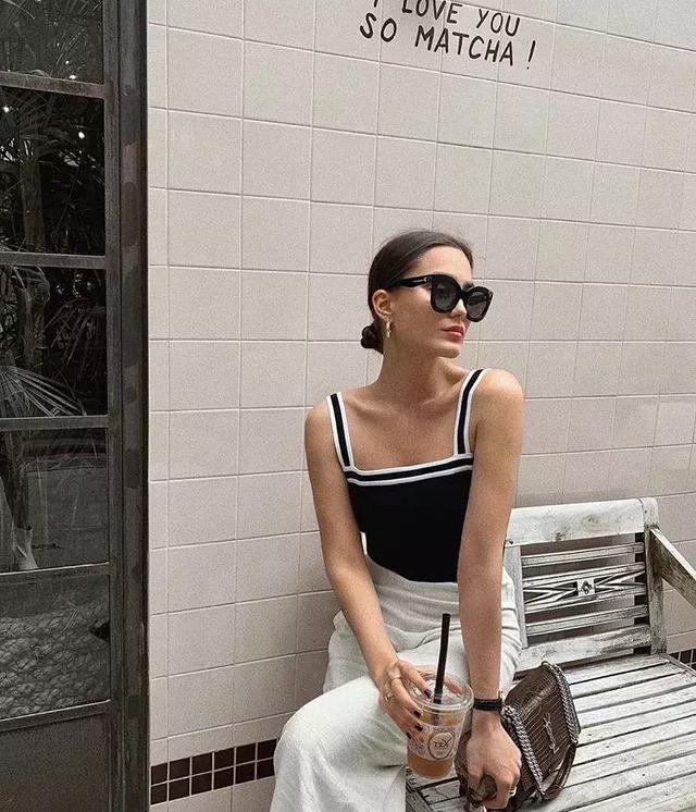 上衣就是要越短越好！ 短上衣+牛仔+半裙=時髦又減齡！