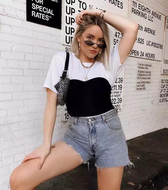 上衣就是要越短越好！ 短上衣+牛仔+半裙=時髦又減齡！