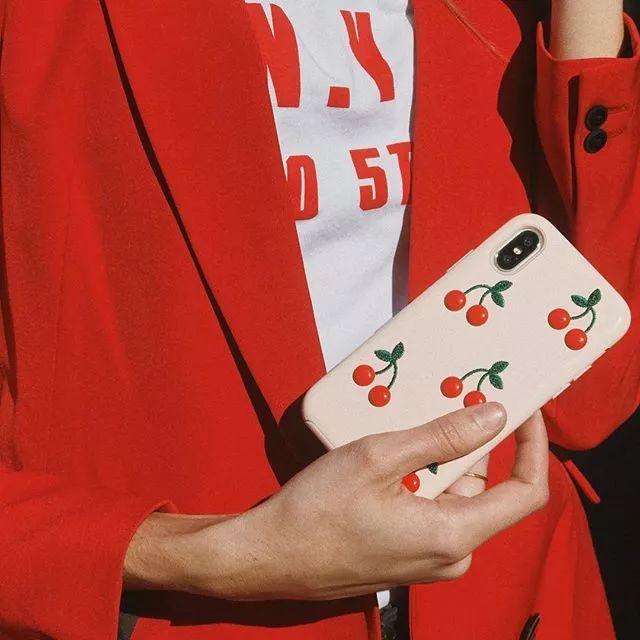 今早手機突然說，它想穿這件！ （