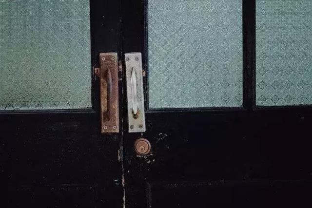 做人，讓自己高興，做事，讓別人放心！