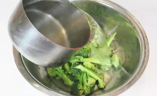 西蘭花洗不干淨? 只需這一招,臟東西全都自己跑出來