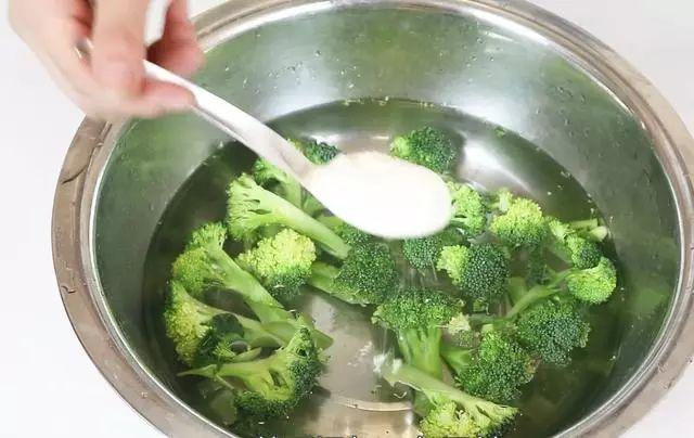 西蘭花洗不干淨? 只需這一招,臟東西全都自己跑出來
