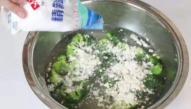 西蘭花洗不干淨? 只需這一招,臟東西全都自己跑出來