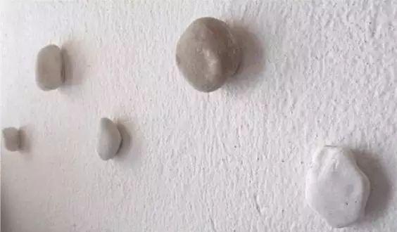家裡的茶几和床頭櫃都別買了,聰明女人這樣裝扮家