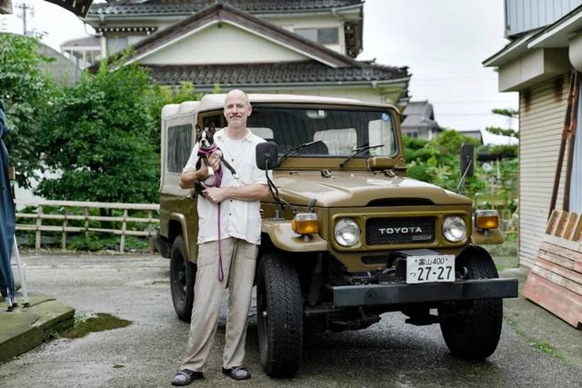 一個美國人，隨妻子隱居日本鄉下17年，做出了全國最搶手的東西