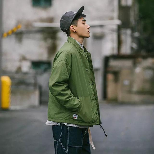 這個顏色,男生穿起來就是帥