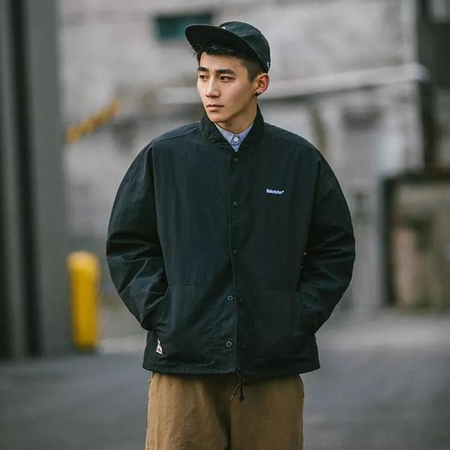 這個顏色,男生穿起來就是帥