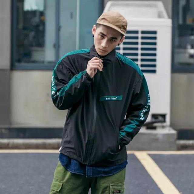 這個顏色,男生穿起來就是帥