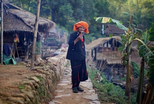雲南翁丁80多歲佤族女人的大半生：沒出過村子卻和外國人結婚生子