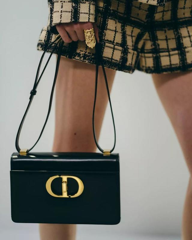 放大直擊美麗的迪奧Dior 2020春夏秀中的大包袋