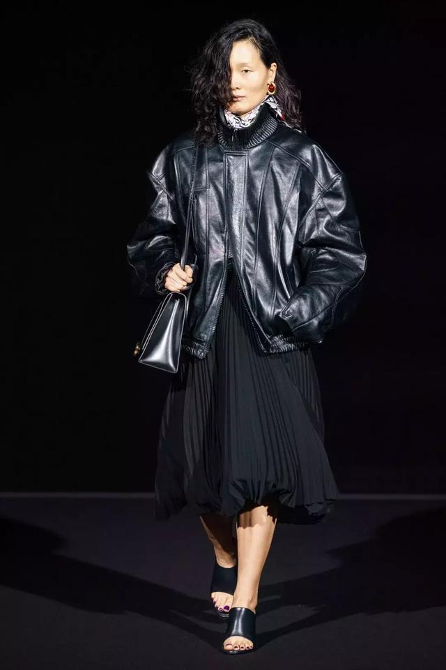 巴黎世家Balenciaga2019秋季女裝秀