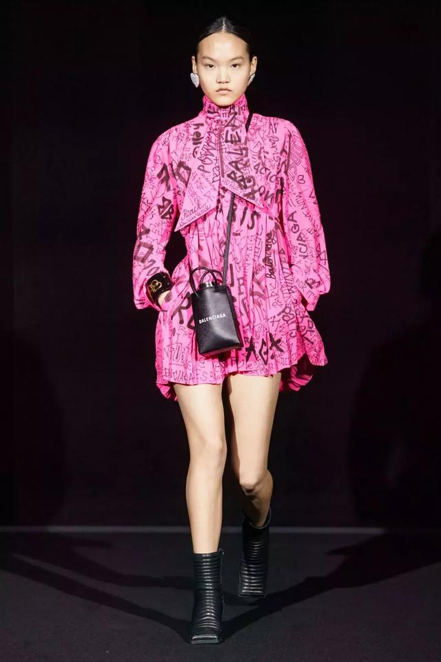 巴黎世家Balenciaga2019秋季女裝秀