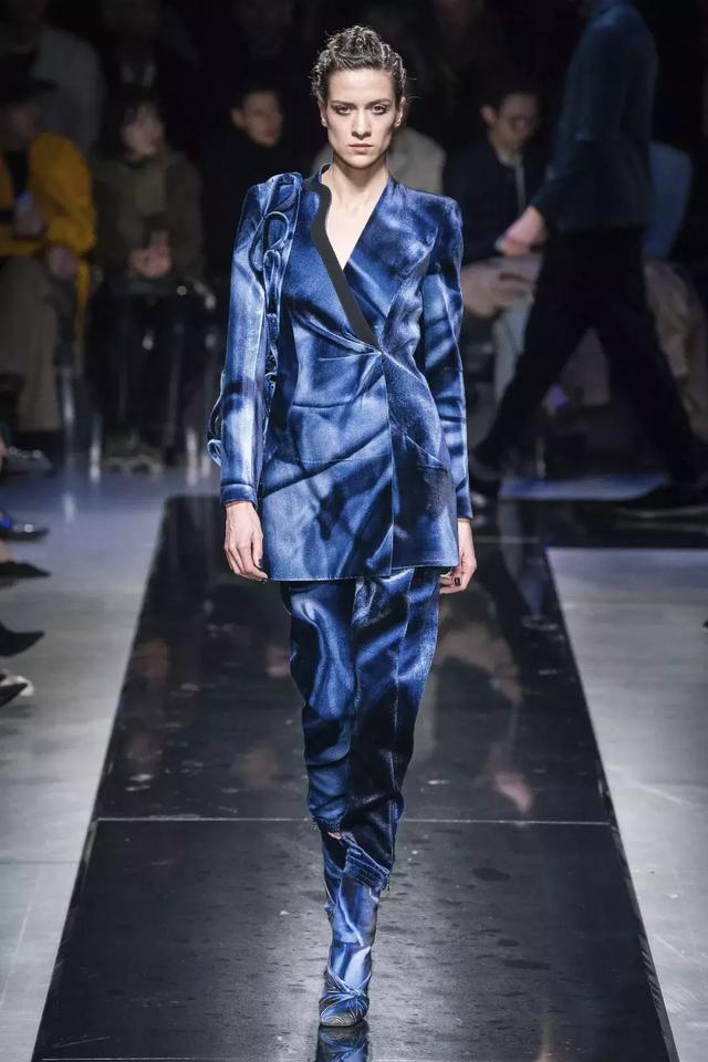 Giorgio Armani 阿瑪尼2019秋季女裝秀