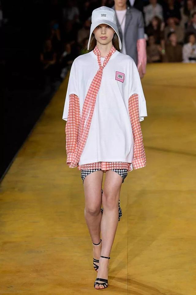 Burberry2020春夏系女裝秀直擊