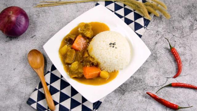 家裡這道家常菜，香味撲鼻太饞人，好吃到胖妹連湯汁也不放過