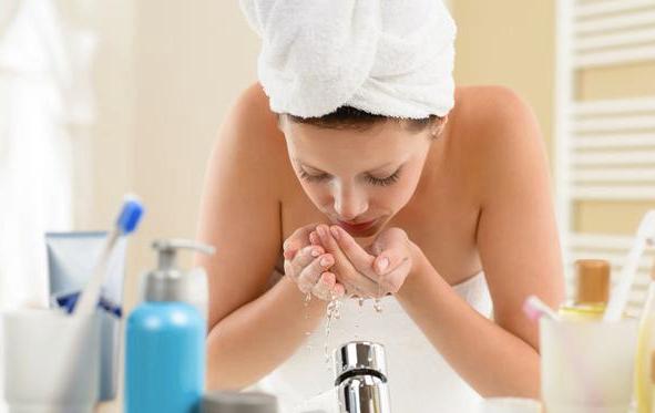 洗臉時別犯這4個錯誤，皮膚容易變壞還增大毛孔