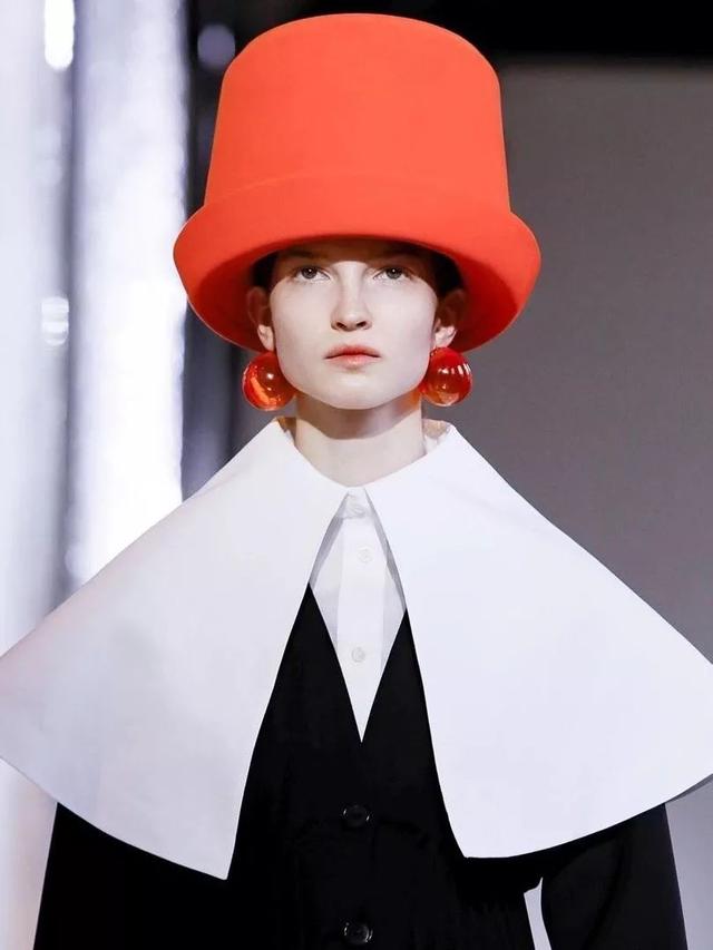 Fashion | 又一神仙操作! 原來時髦精流行提“桶”相見了?