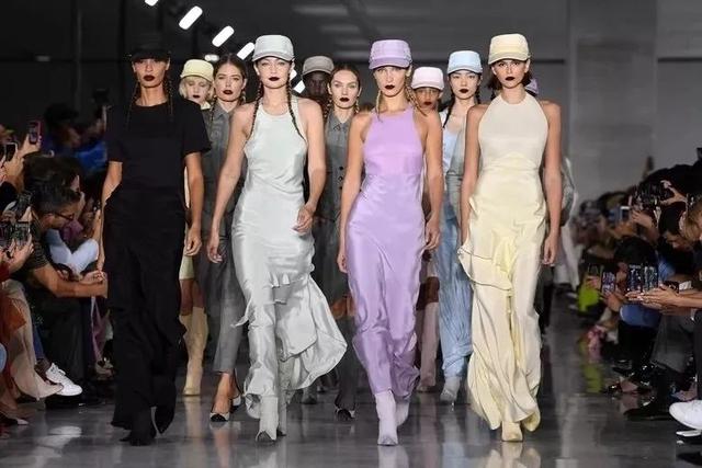 Fashion | 秀場短靴時髦又多樣,如何挑選顯高又瘦腿?