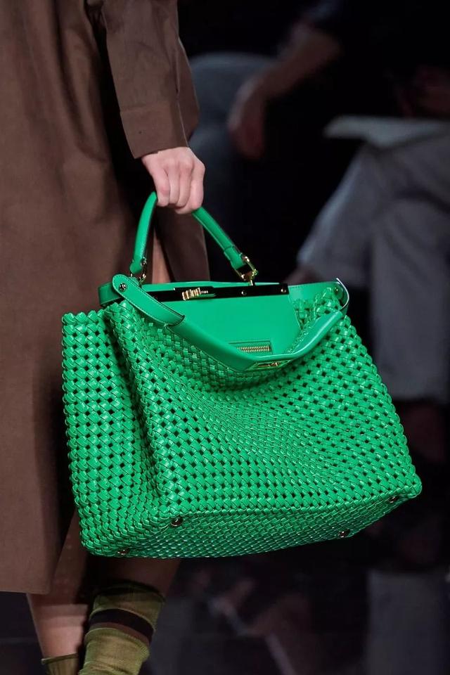 精彩的包袋秀Fendi 2020春夏係時裝秀中的包袋