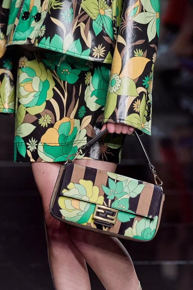 精彩的包袋秀Fendi 2020春夏係時裝秀中的包袋