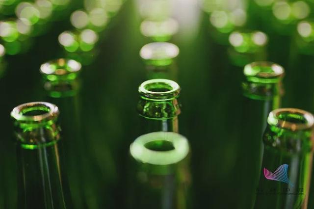 為什麼啤酒瓶大多是綠色的，不能做成透明的嗎？ 真相來了