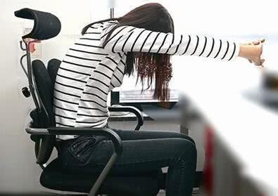 久坐是傷害身體健康最大的動作？ 若不能避免，請您這樣做減少危害