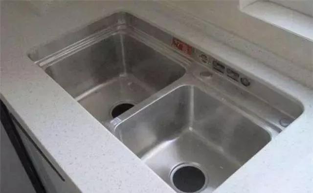 廚房水槽安裝台上盆還是台下盆？ 我家廚房裝錯很後悔