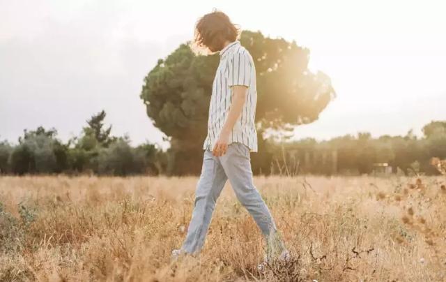 男士襯衫這樣穿,魅力十足
