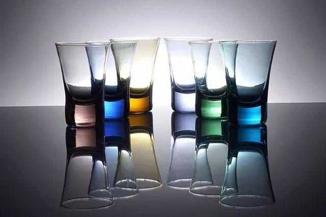 拍攝玻璃製品的4 種專業級佈光技巧