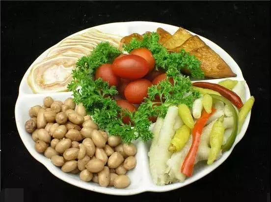 早起不要著急吃飯,空腹5粒花生米