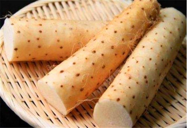 原來山藥去皮這麼簡單,一根筷子就搞定! 可惜很多人不懂,都學學