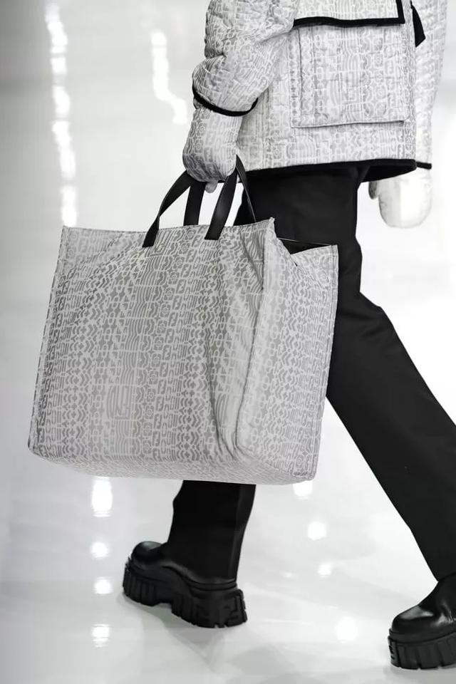 芬迪Fendi2020秋冬男裝秀包袋一覽